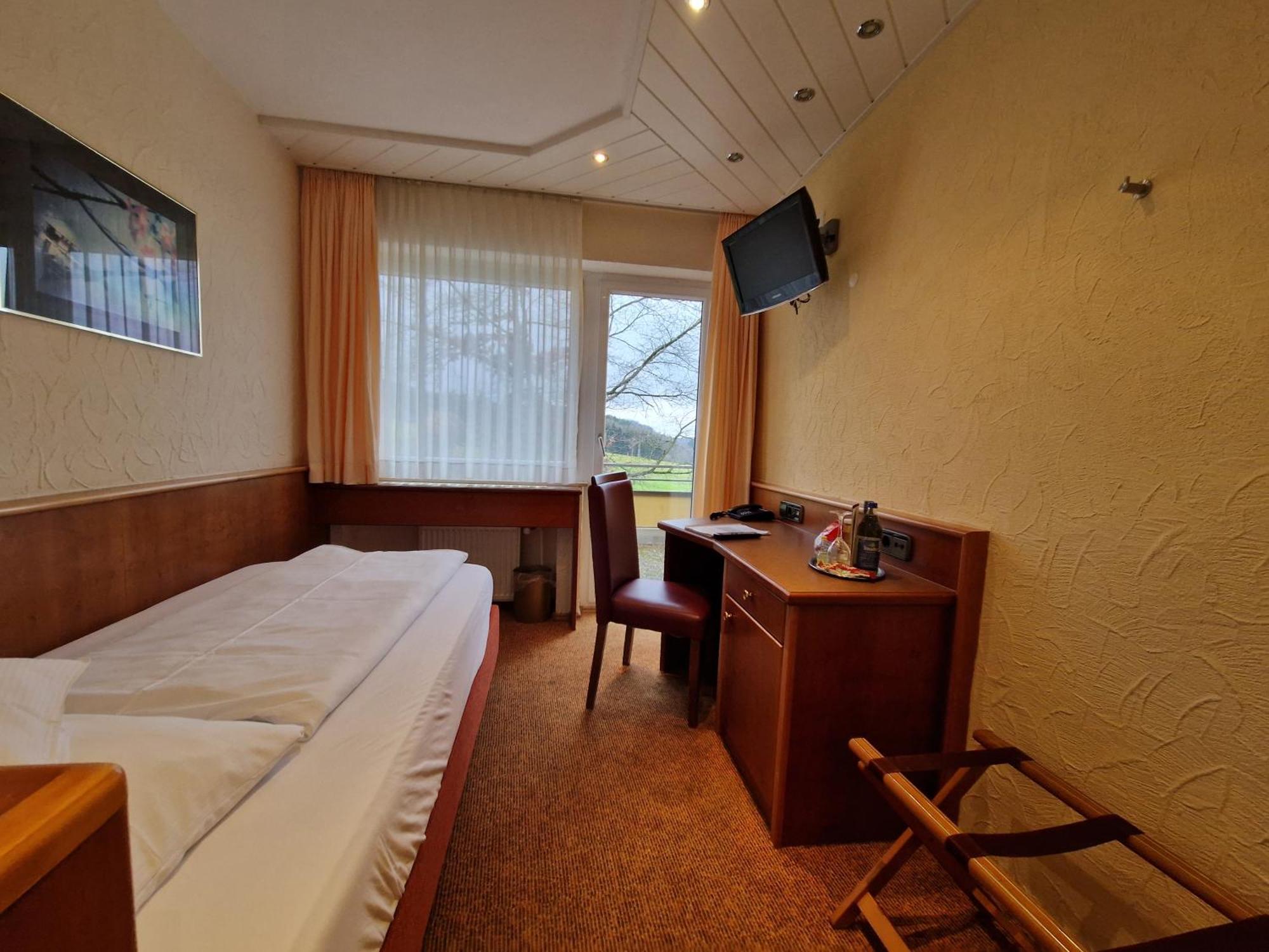 Badhotel Restaurant Stauferland Bad Boll Exteriér fotografie